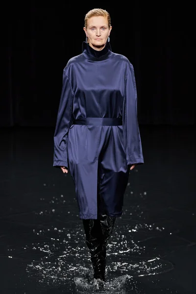 Look 15